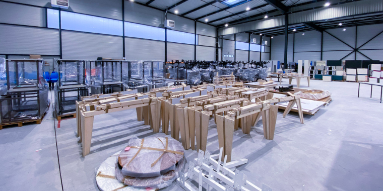 Manutan inscrit l’économie circulaire au cœur de son business model avec la création de son Hub Circulaire, un centre de réemploi intégré dédié au mobilier professionnel usagé 