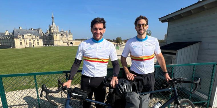 Deux collaborateurs parcourent 500 km à vélo pour soutenir SOS Préma 
