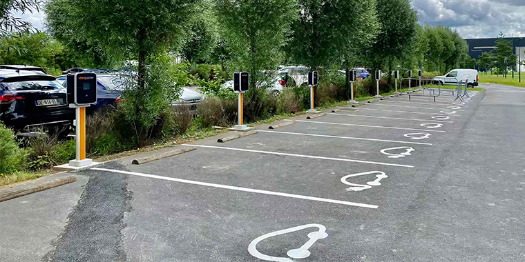Le groupe Manutan installe des bornes de recharge électrique pour les véhicules de ses collaborateurs